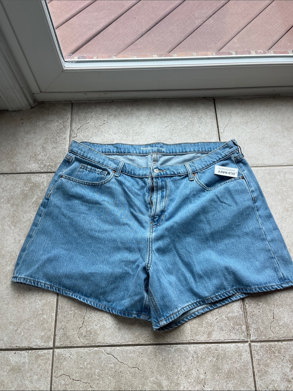 Old Navy Women's Light Wash Denim Shorts high rise baggy drapey denim